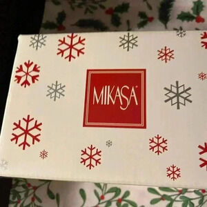 Mikasa Christmas Night Footed Bowl 6 inches. Glass preowned no damage